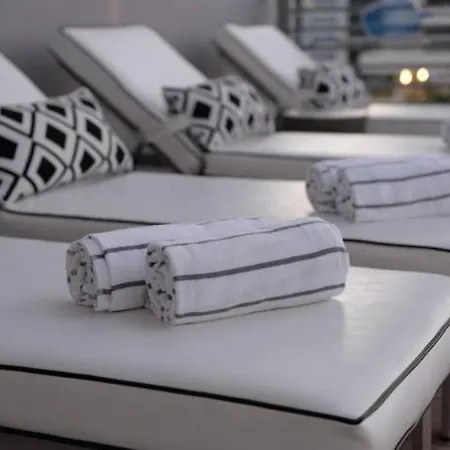 Hanza Tower Bohemia 23 & Jacussi Apartment *